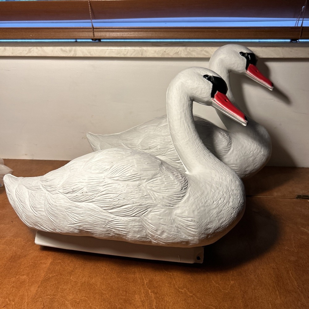 Swan Plastic Decoy Lot Of 2 Garden, Hunting, Decor